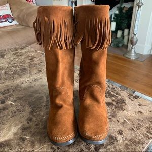 Minnetonka Slip On Moccasins calf boots w/ fringe